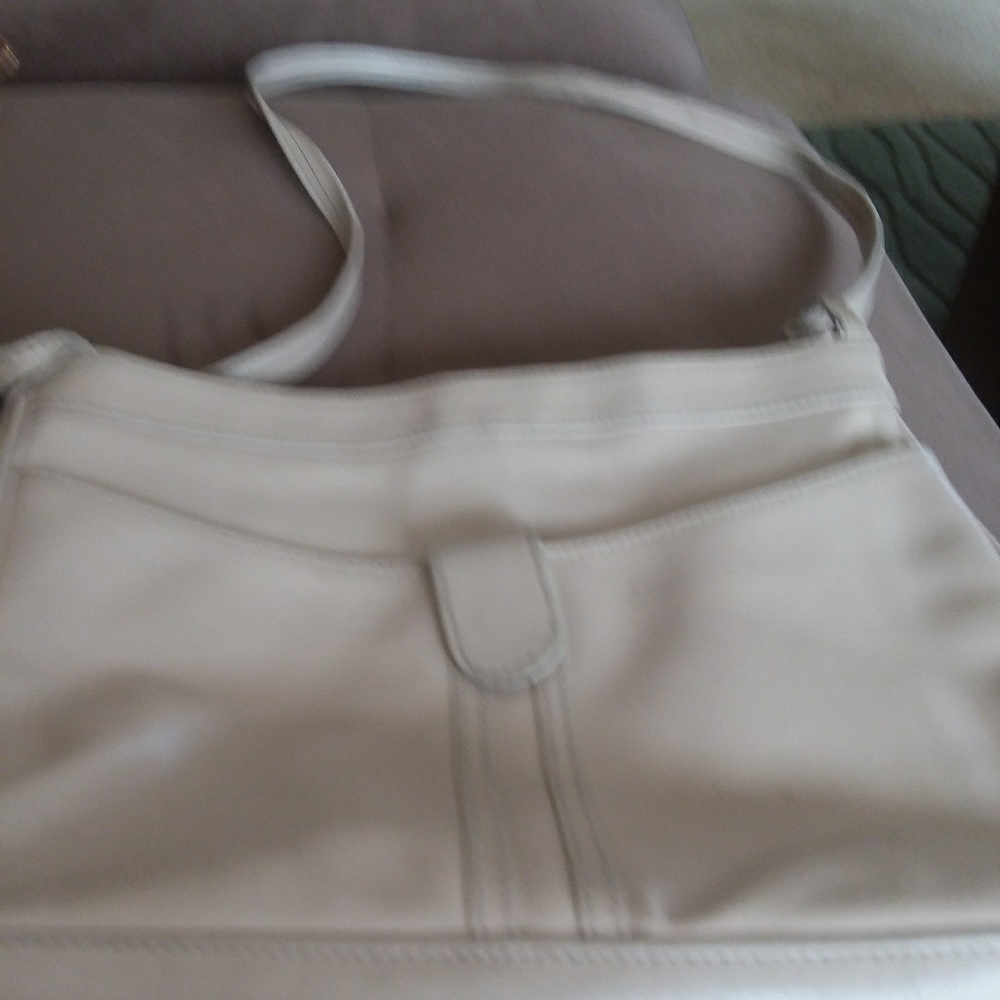 Cross shoulder handbag
